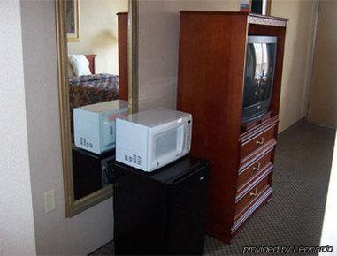 Knights Inn Overland Park Mission Room photo